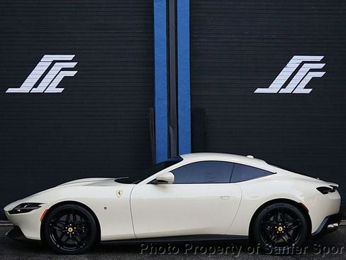 Used 2022 Ferrari Roma image 2