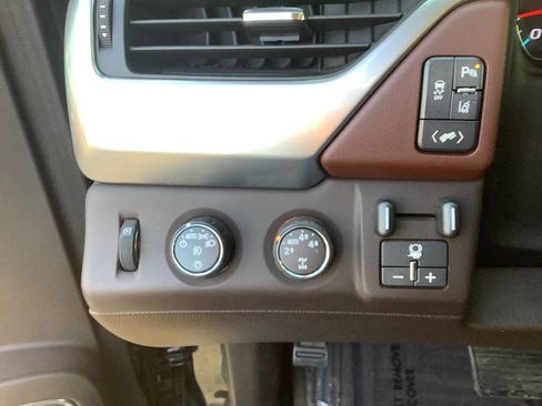 Used 2015 Chevrolet Suburban LTZ image 51