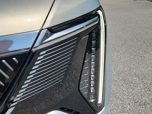 Certified 2025 Cadillac Escalade IQ Luxury 2 AWD/4WD image 9