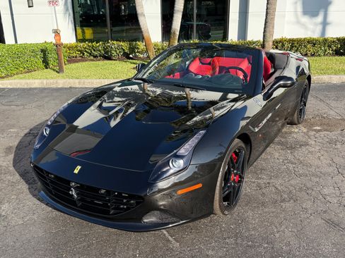 Used 2016 Ferrari California T RWD image 14