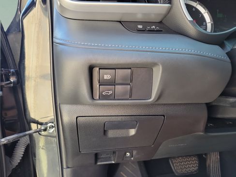 Used 2022 Toyota Highlander XSE AWD/4WD image 11