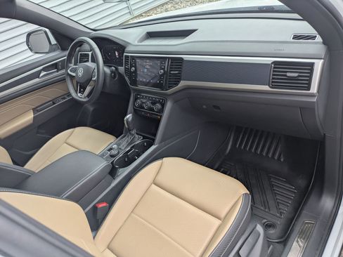 Used 2022 Volkswagen Atlas Cross Sport SE image 31