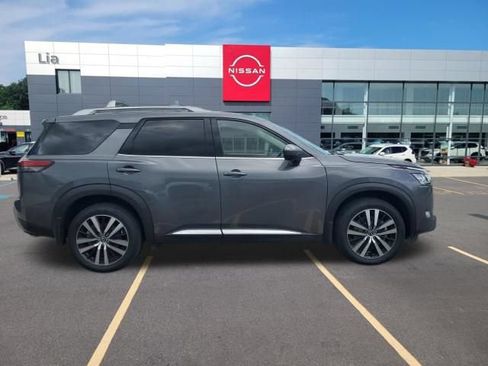 Certified 2025 Nissan Pathfinder Platinum w/ Cargo Package AWD/4WD image 8