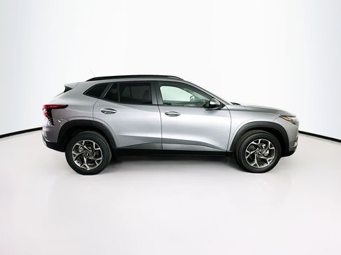 Used 2025 Chevrolet Trax LT FWD image 10
