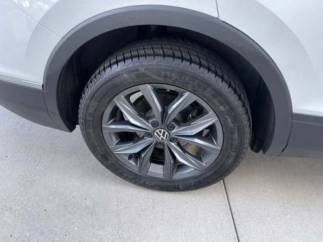 Used 2023 Volkswagen Tiguan SE AWD/4WD image 23