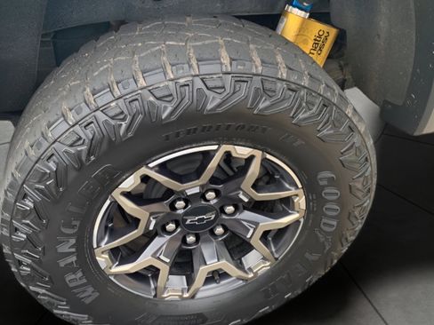 Used 2023 Chevrolet Colorado ZR2 w/ ZR2 Convenience Package III AWD/4WD image 20
