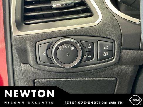 Used 2019 Ford Edge SEL w/ Equipment Group 201A AWD/4WD image 38