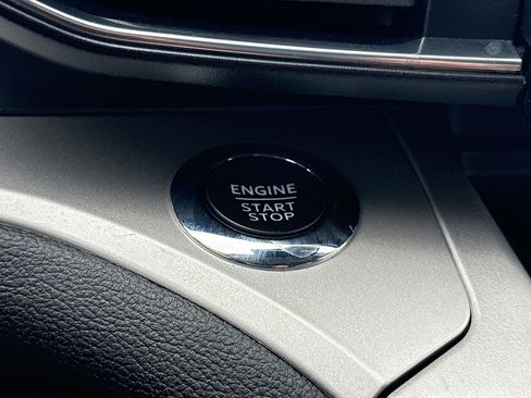 Used 2022 Ford Explorer XLT w/ Equipment Group 202A AWD/4WD image 23