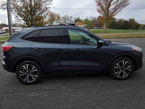 Used 2022 Ford Escape SE w/ SE Sport Appearance Package image 7