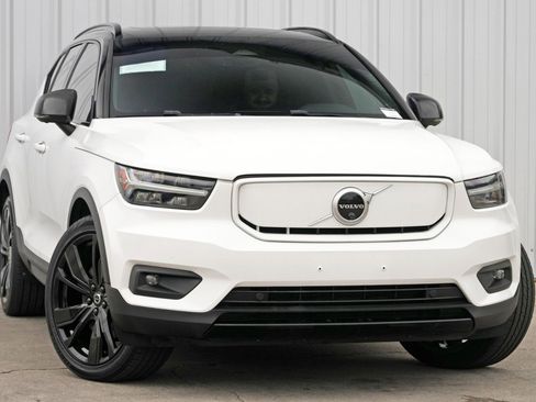 Used 2021 Volvo XC40 P8 Recharge w/ Advanced Package image 2