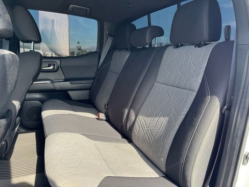 Used 2022 Toyota Tacoma TRD Sport w/ Technology Package image 4