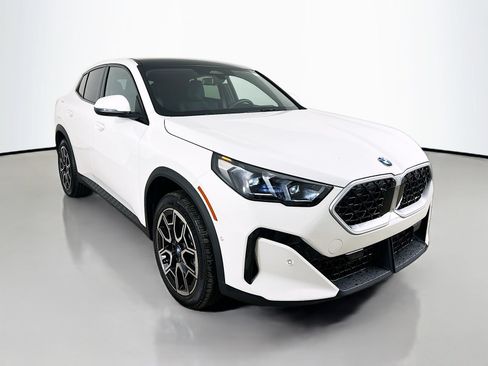 New 2026 BMW X2 xDrive28i w/ Technology Package AWD/4WD image 3