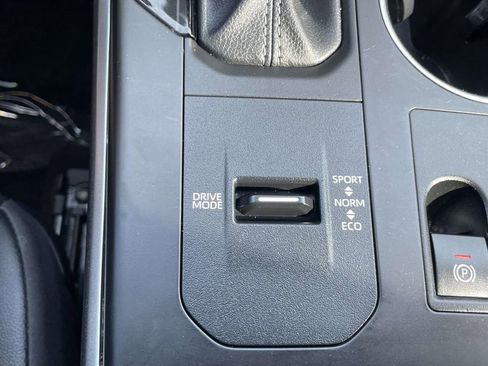 Used 2024 Toyota Highlander XLE image 37