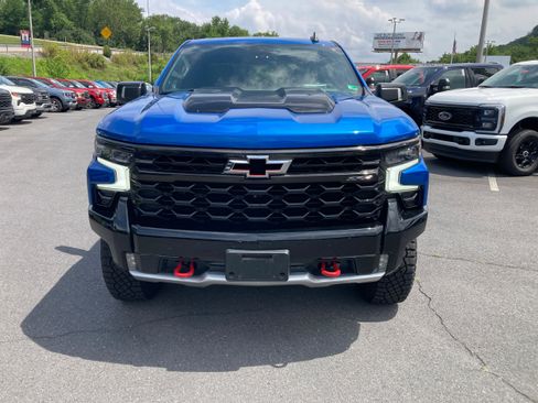 Used 2022 Chevrolet Silverado 1500 ZR2 w/ Technology Package image 2