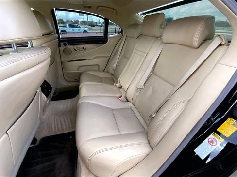 Used 2014 Lexus LS 460 w/ Ultra Luxury Package image 20