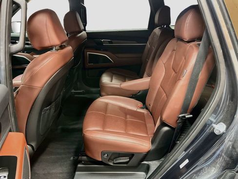 Used 2023 Kia Telluride EX w/ EX Captain's Chair Package AWD/4WD image 25