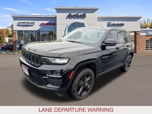 Used 2023 Jeep Grand Cherokee Limited w/ Luxury Tech Group II image 4