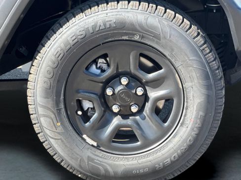 Used 2019 Jeep Wrangler Sport AWD/4WD image 23