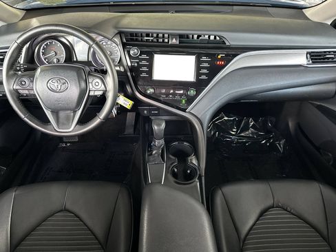 Used 2018 Toyota Camry SE FWD image 14