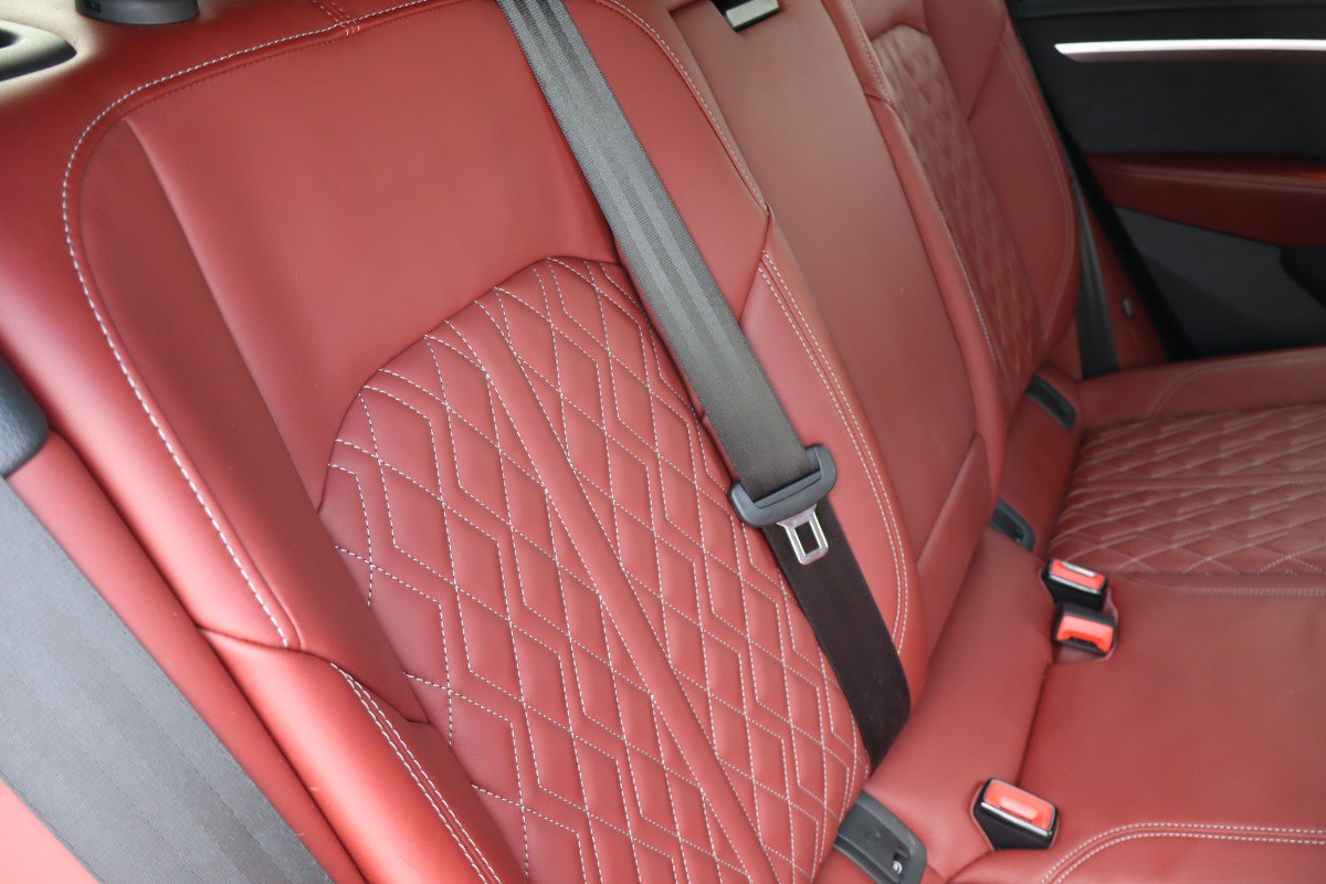Used 2024 Audi SQ8 e-tron Prestige w/ Prestige Package AWD/4WD image 24