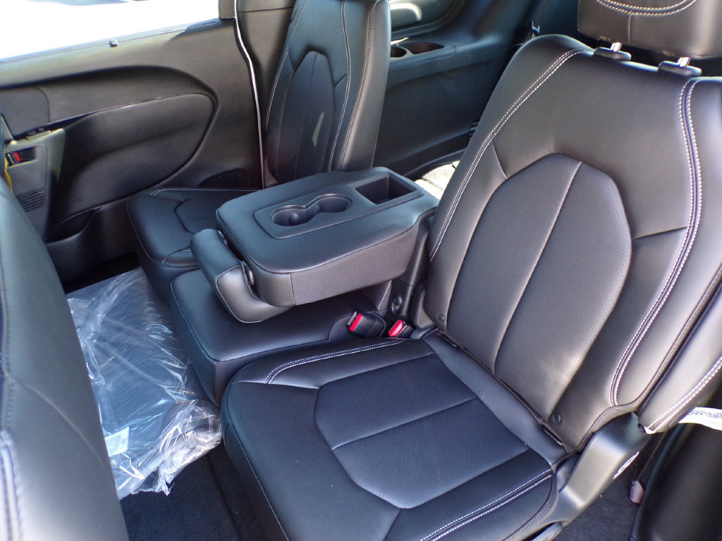 New 2026 Chrysler Pacifica Select FWD image 7