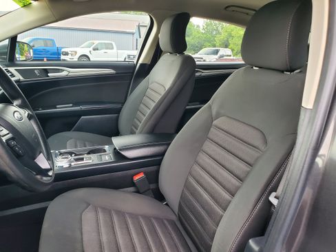Used 2019 Ford Fusion SE FWD image 12