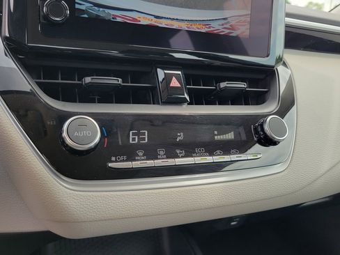 Used 2025 Toyota Corolla LE FWD image 27