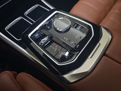 Certified 2023 BMW i7 xDrive60 image 26