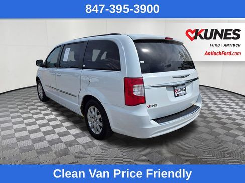 Used 2014 Chrysler Town & Country Touring FWD image 5