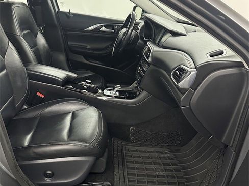 Used 2017 INFINITI QX30 Premium w/ Navigation Package image 37