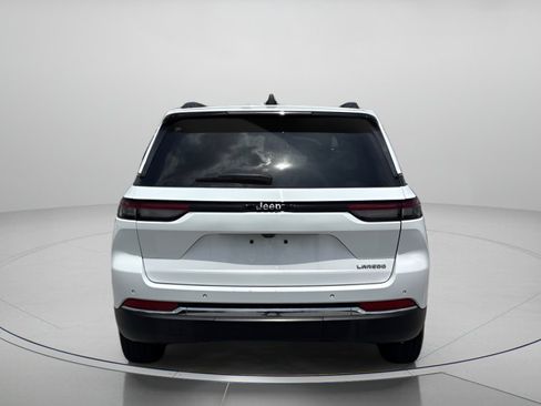 Used 2023 Jeep Grand Cherokee Laredo RWD image 4