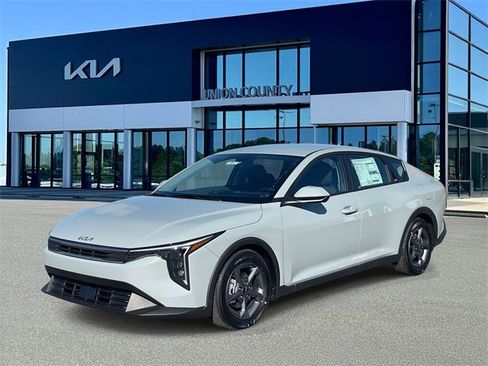 New 2025 Kia K4 LXS image 3