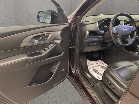 Used 2020 Chevrolet Traverse LT w/ LT Premium Package AWD/4WD image 19