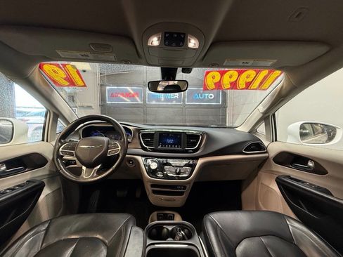Used 2019 Chrysler Pacifica Touring-L FWD image 15