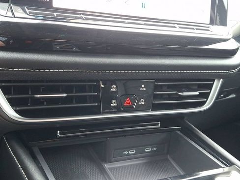 Used 2024 Volkswagen Atlas SE FWD image 16