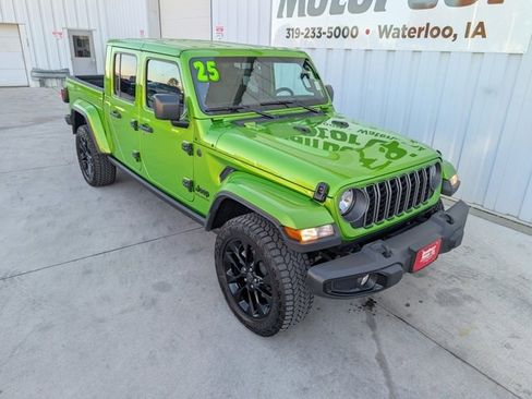 Used 2025 Jeep Gladiator Sport image 5