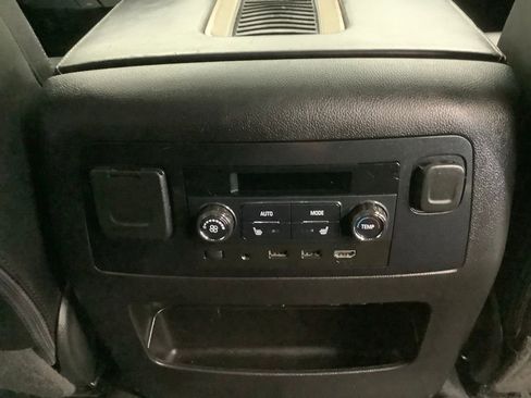 Used 2020 GMC Yukon XL Denali w/ Denali Premium Package image 39