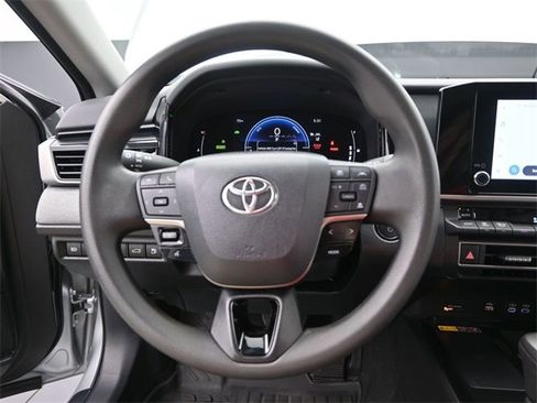 Used 2025 Toyota Camry LE image 5