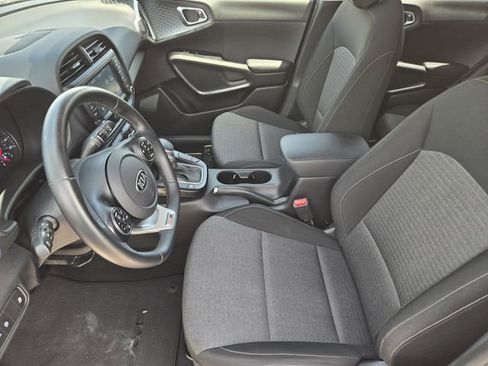 Used 2020 Kia Soul GT-Line FWD image 12