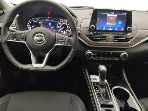 Used 2023 Nissan Altima 2.5 SV AWD/4WD image 22