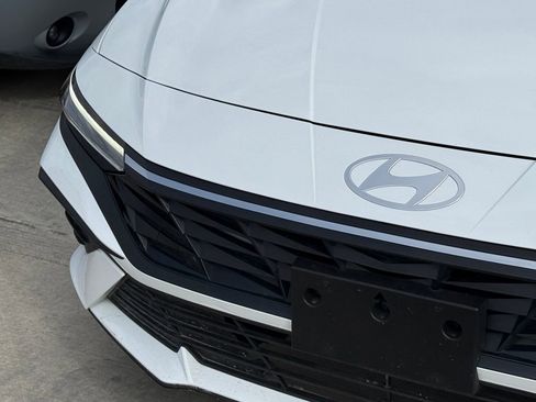 Used 2025 Hyundai Elantra SEL FWD image 4