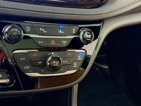 New 2026 Chrysler Pacifica Pinnacle w/ Trailer Tow Group image 11