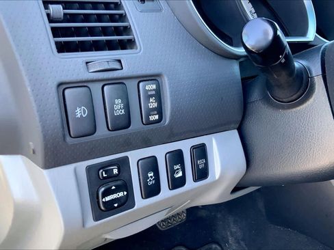 Used 2015 Toyota Tacoma 4x4 Access Cab V6 w/ TRD Off-Road Package image 32
