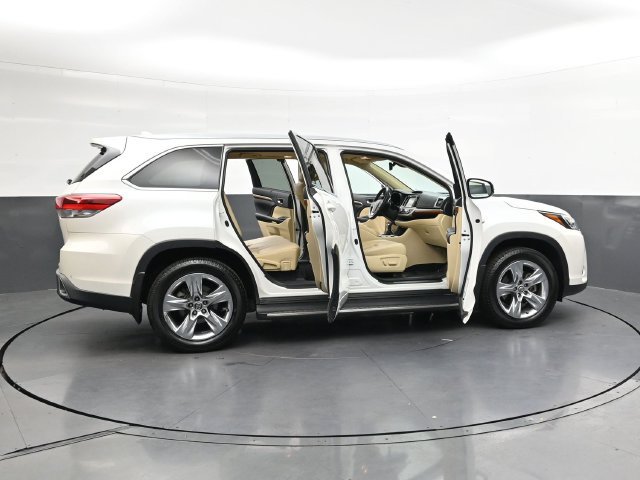Used 2018 Toyota Highlander Limited AWD/4WD image 43