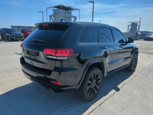 Used 2018 Jeep Grand Cherokee Altitude image 5