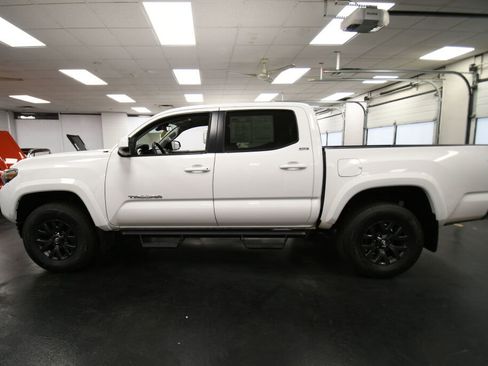 Certified 2023 Toyota Tacoma SR5 image 4