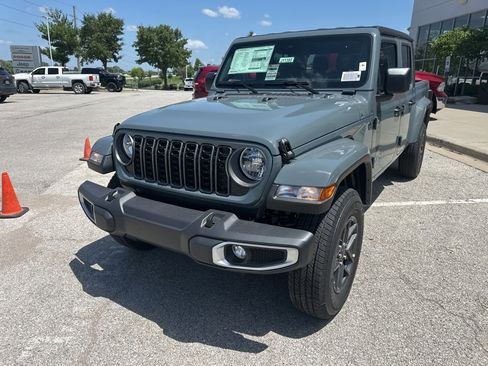 New 2025 Jeep Gladiator Sport image 11