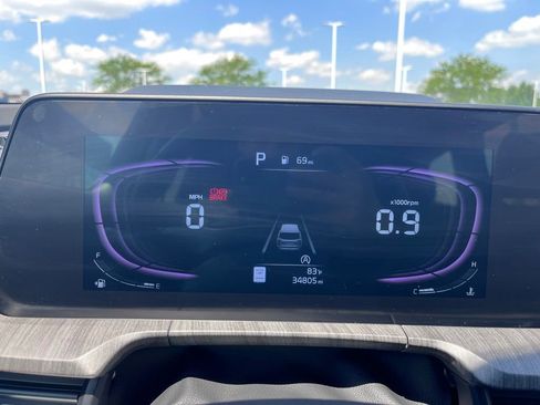 Used 2024 Kia Telluride EX w/ EX Captain's Chair Package AWD/4WD image 11