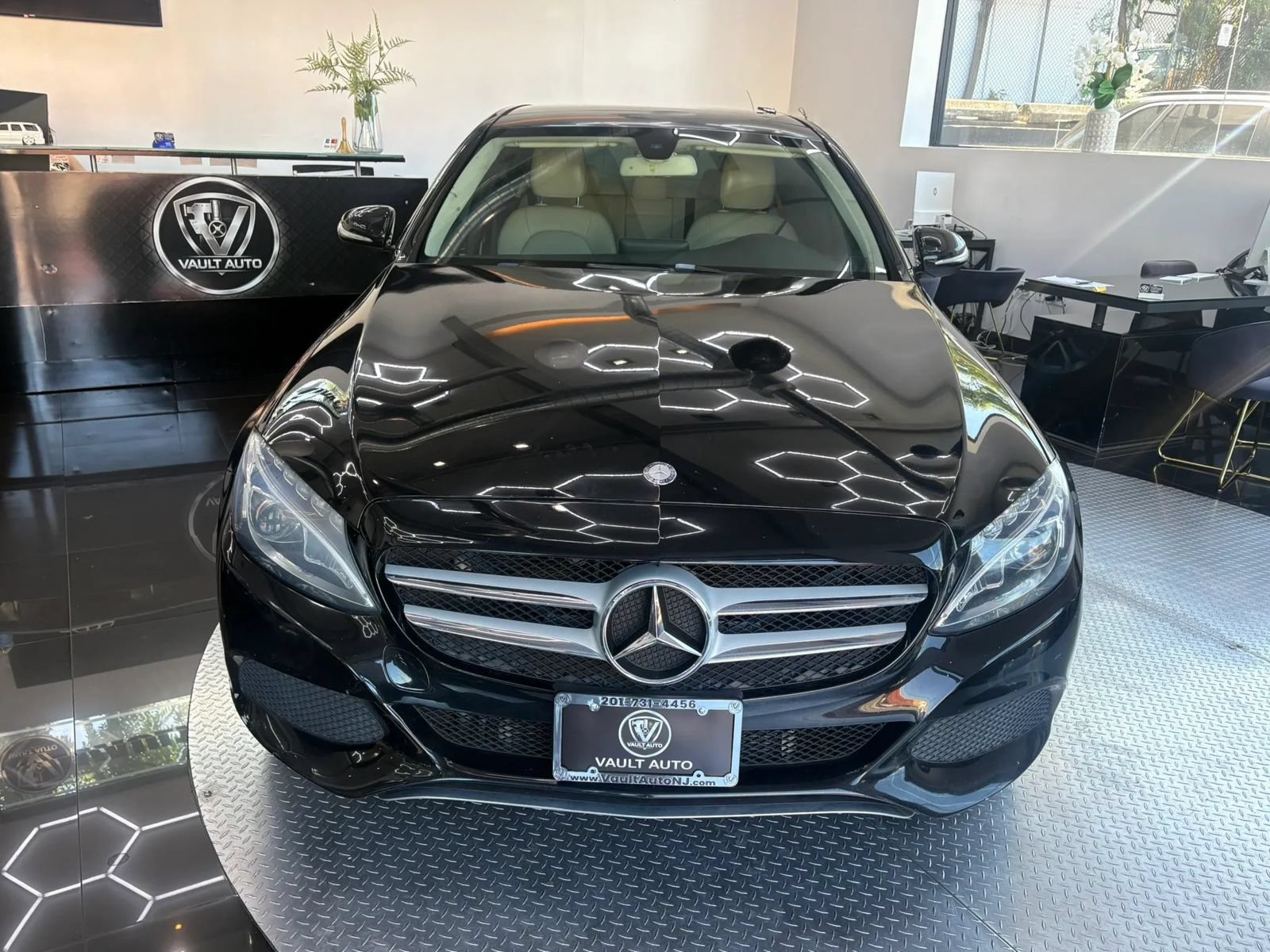 Used 2015 Mercedes-Benz C 300 4MATIC Sedan image 1