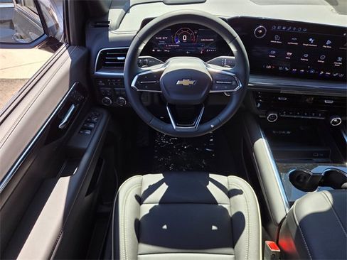 New 2025 Chevrolet Suburban Premier image 8